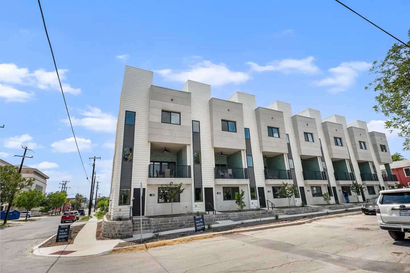 Rooftop Deck & City Views | Near Pearl & Riverwalk