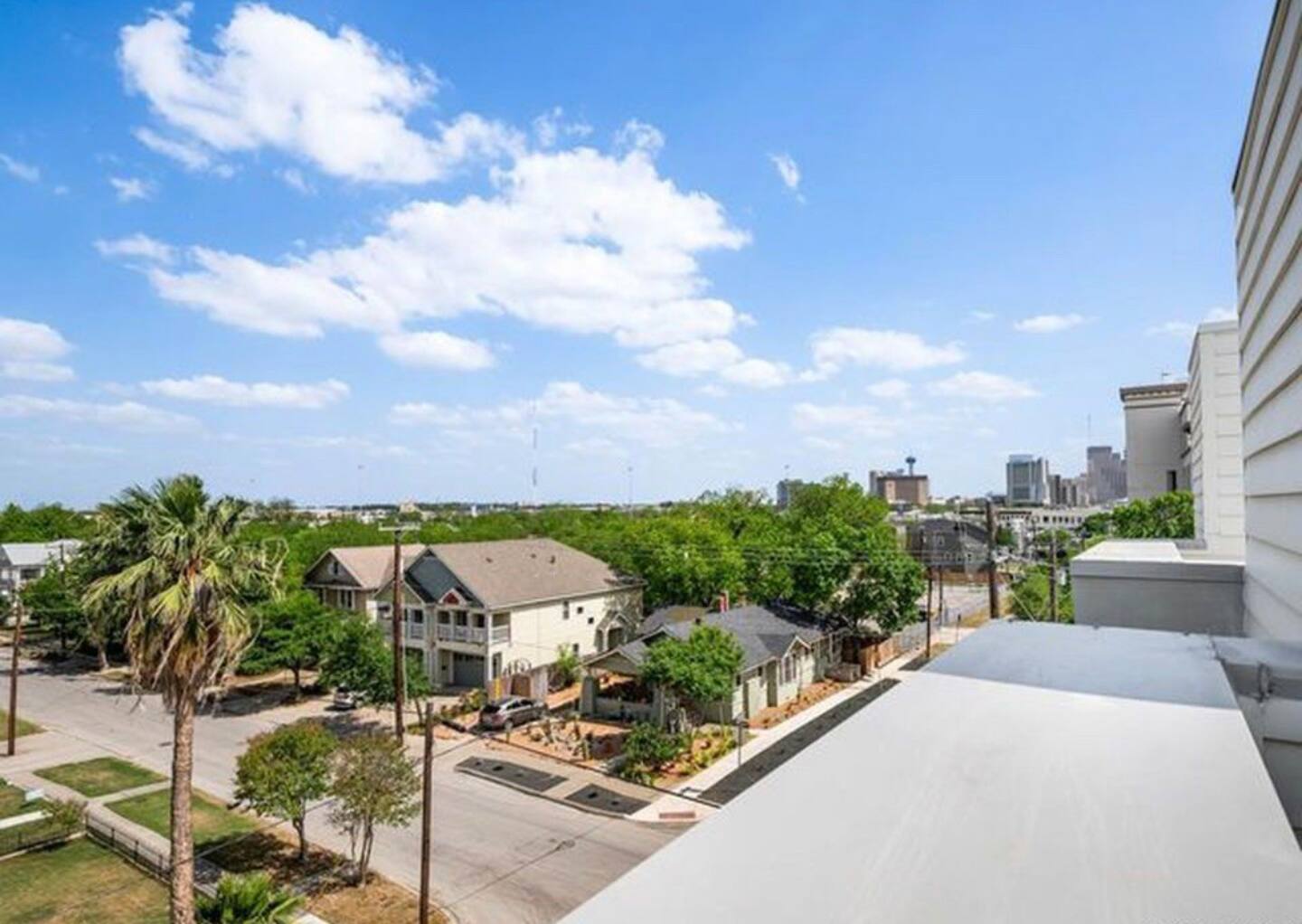 Rooftop Deck & City Views | Near Pearl & Riverwalk