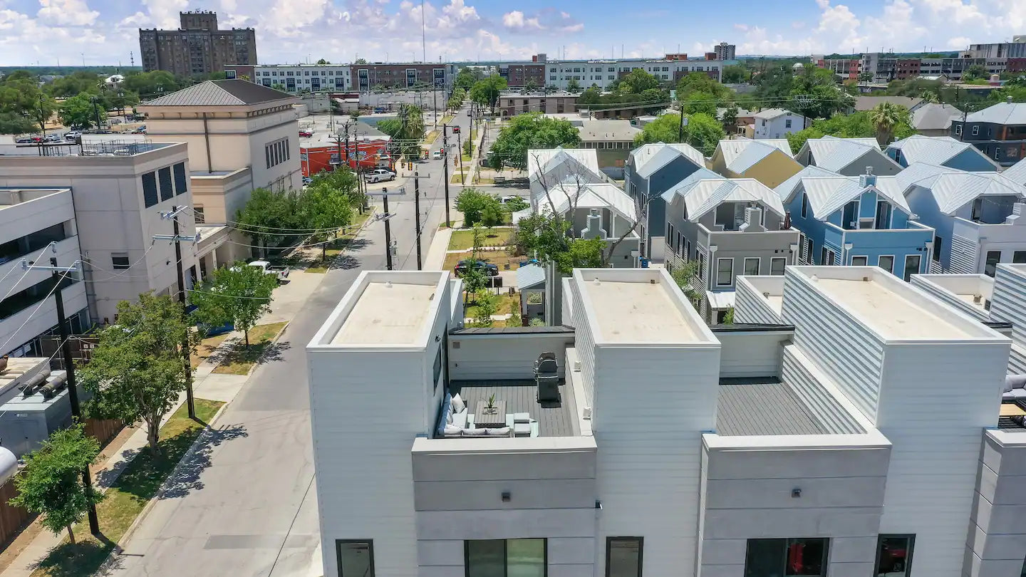 Rooftop Deck & City Views | Near Pearl & Riverwalk