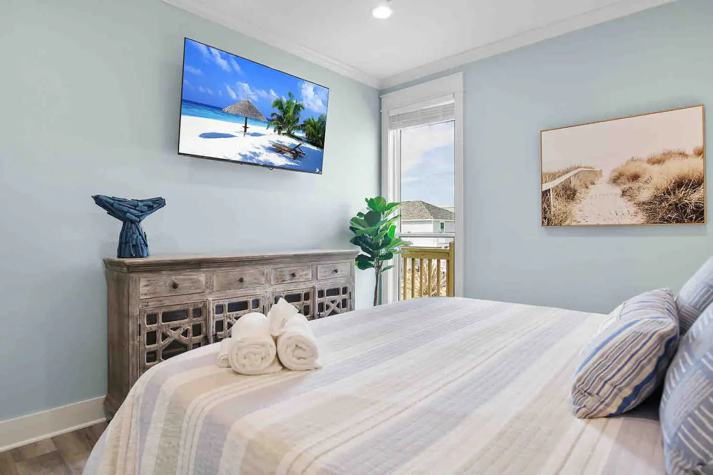 Sleeps 24 | Walk to Beach | Game Room & Tiki Bar