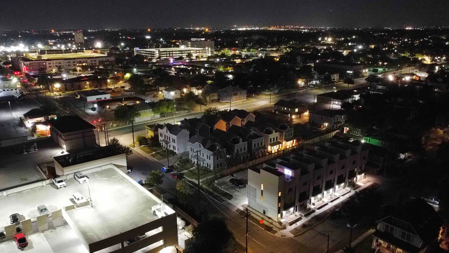 Rooftop Deck & City Views | Near Pearl & Riverwalk